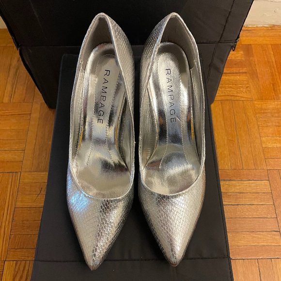 Rampage Silver Snakeskin Pointy Heels - Size 8 - Picture 1 of 6